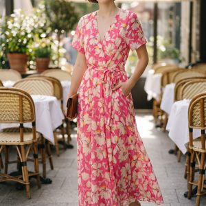 綺麗なピンクの花柄ワンピース
